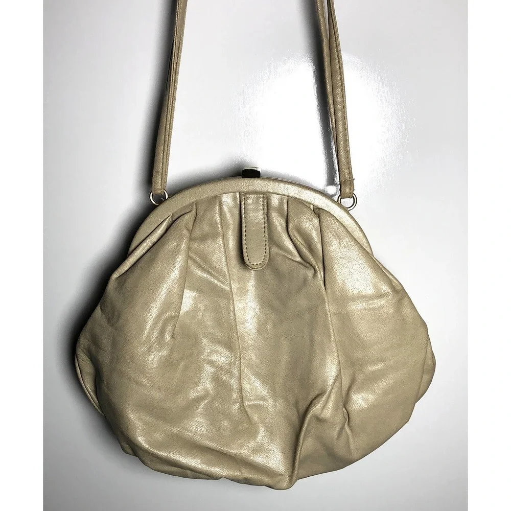 Vintage 70s Valerie Barad Beige Shoulder Bag Pleated Frame‎ Purse Made in Taiwan